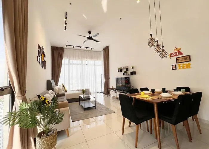 Georgetown Karpal Singh Skypool 3 Car Park Family & Baby-Friendly 10 Pax Luxury Suite