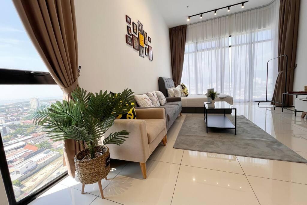 Karpal Singh Skypool 3 Car Park Family & Baby-friendly 10 Pax Luxury Apartment George Town