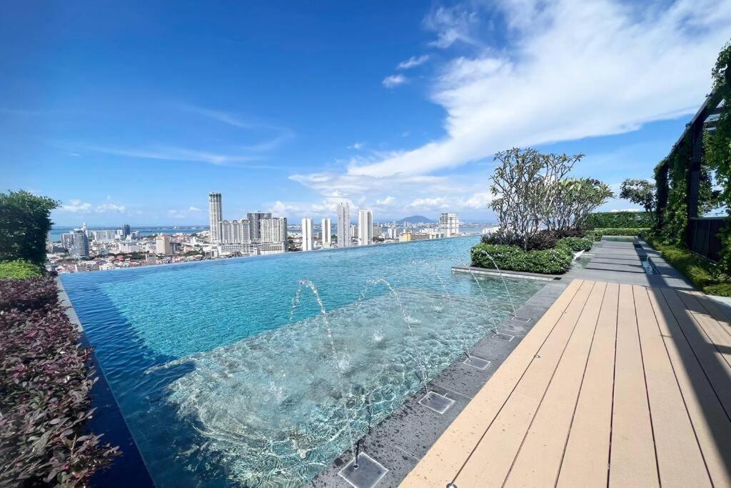 Karpal Singh Skypool 3 Car Park Family & Baby-friendly 10 Pax Luxury * George Town