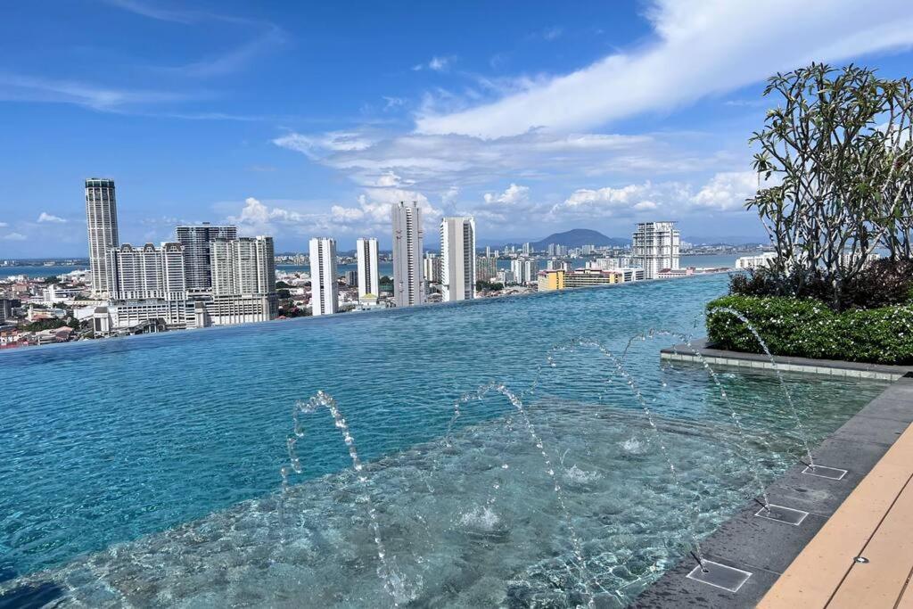 Karpal Singh Skypool 3 Car Park Family & Baby-friendly 10 Pax Luxury George Town