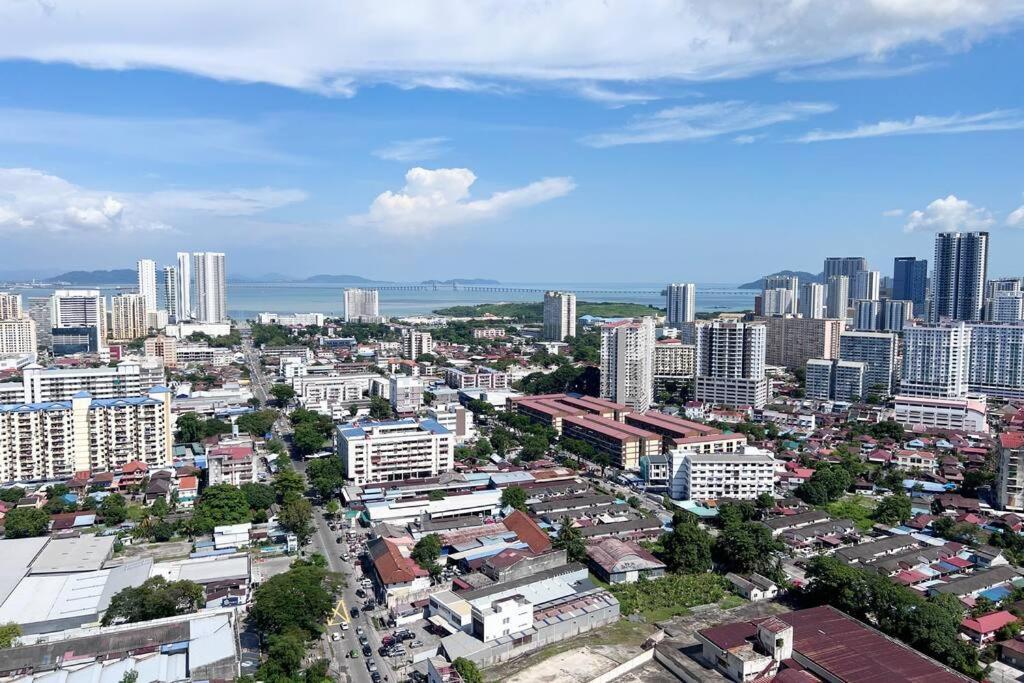 Karpal Singh Skypool 3 Car Park Family & Baby-friendly 10 Pax Luxury *