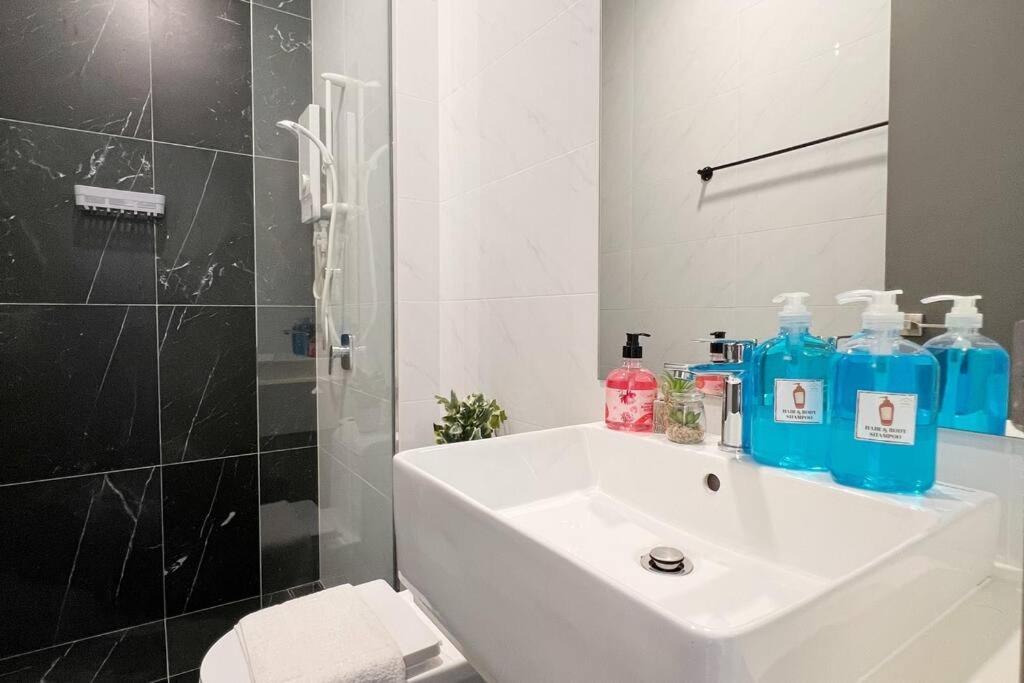 Apartment Karpal Singh Skypool 3 Car Park Family & Baby-friendly 10 Pax Luxury
