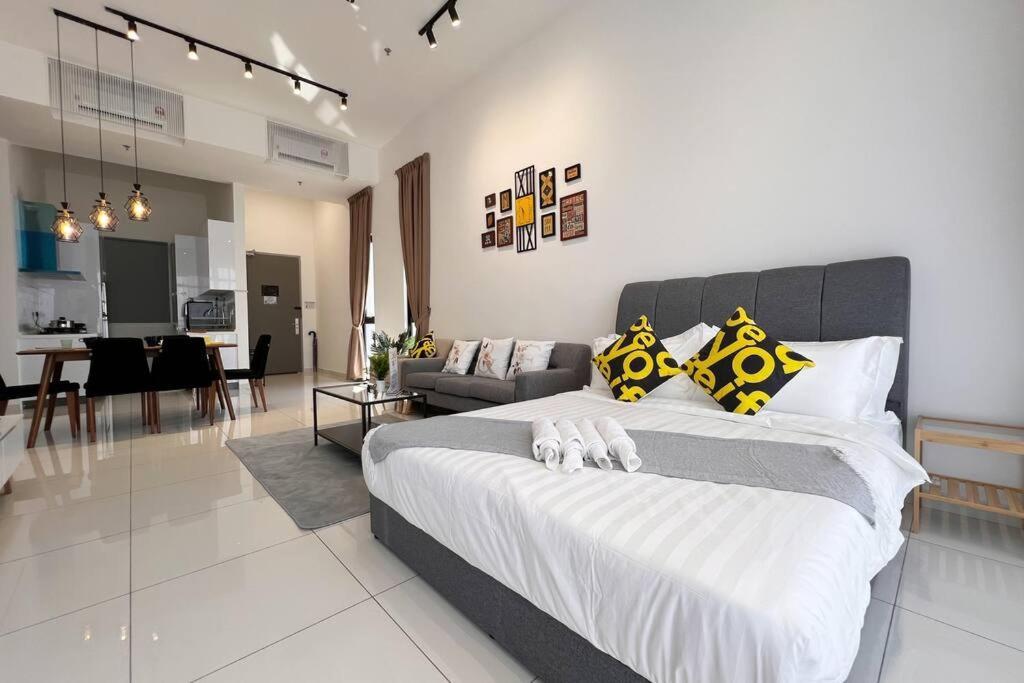 Karpal Singh Skypool 3 Car Park Family & Baby-friendly 10 Pax Luxury