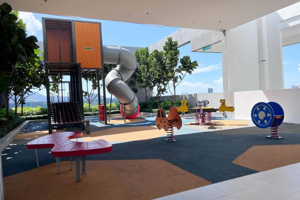 Karpal Singh Skypool 3 Car Park Family & Baby-friendly 10 Pax Luxury