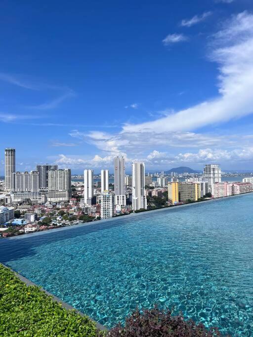 Apartment Karpal Singh Skypool 3 Car Park Family & Baby-friendly 10 Pax Luxury *