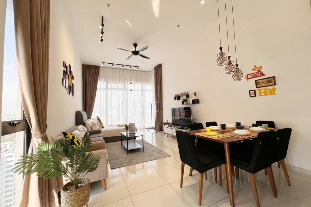 Karpal Singh Skypool 3 Car Park Family & Baby-friendly 10 Pax Luxury *