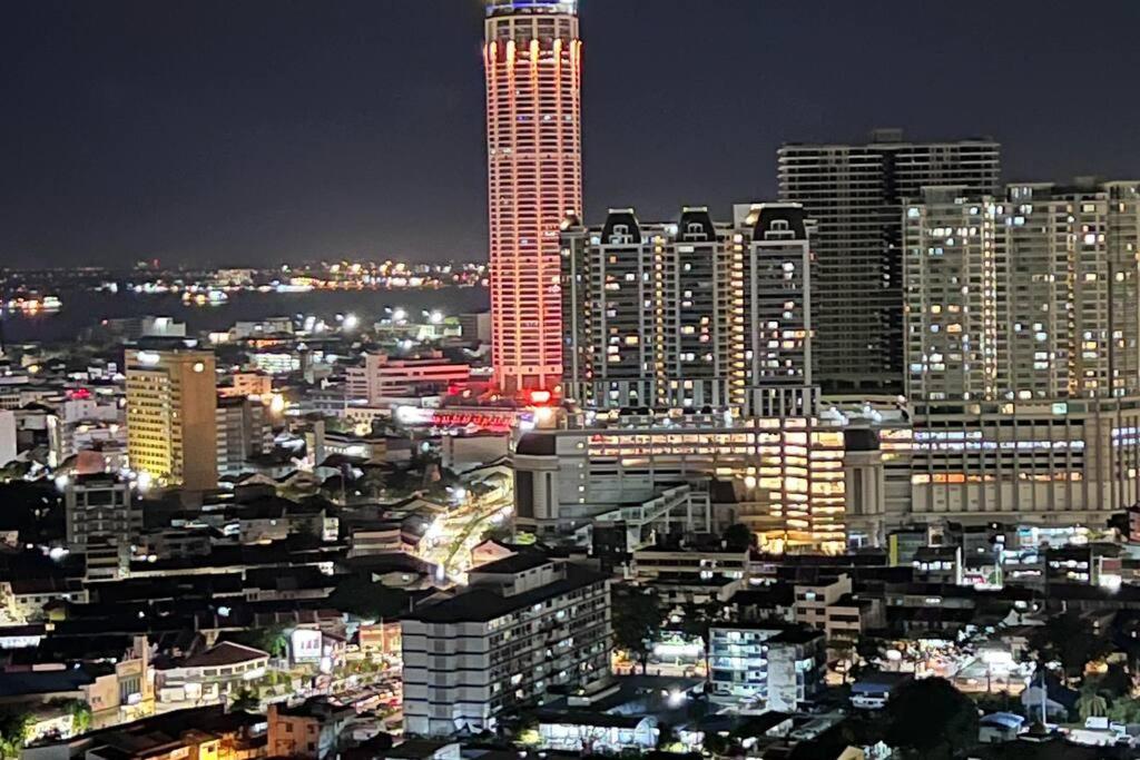 Karpal Singh Skypool 3 Car Park Family & Baby-friendly 10 Pax Luxury